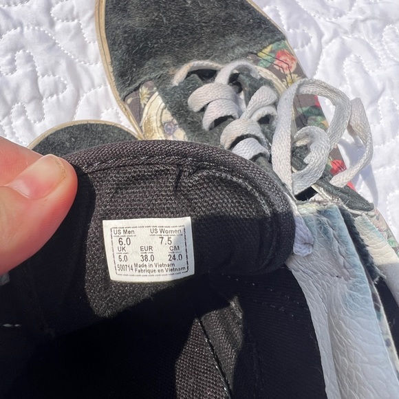 Women’s vans - Picture 2 of 4